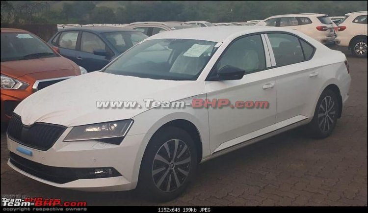 Skoda Superb Sportline Images Front Three Quarters