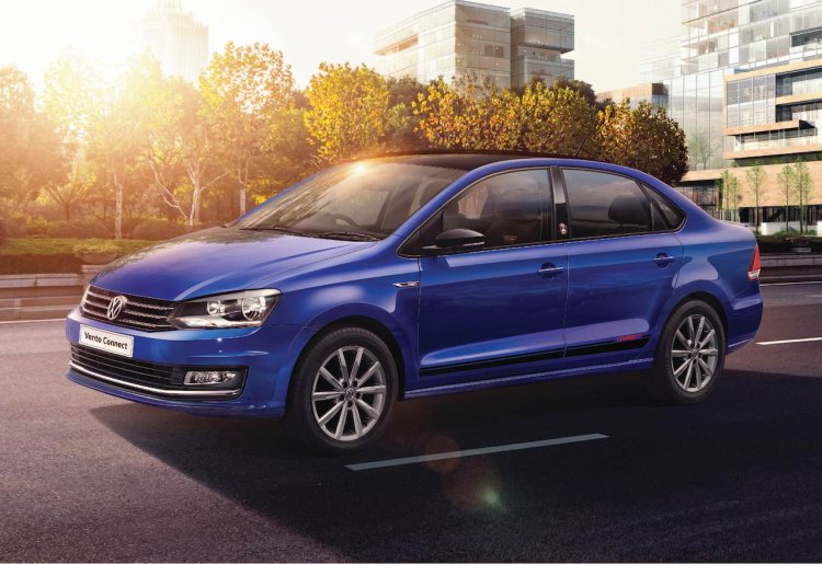 Vw Vento Lapiz Blue Front Three Quarters
