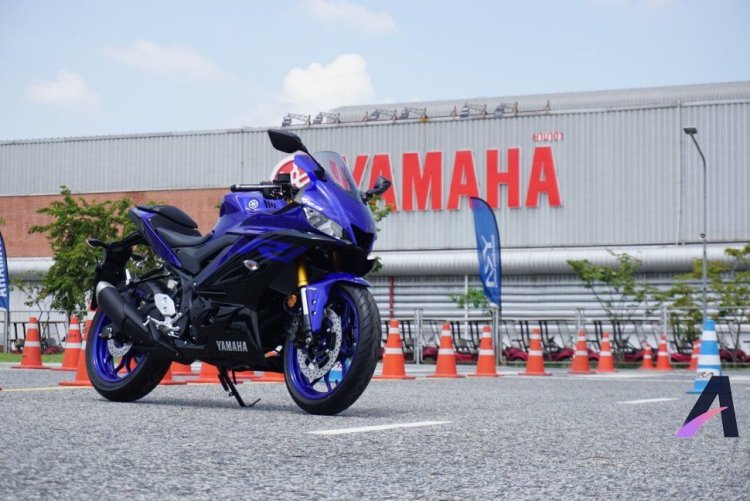2019 Yamaha YZF-R3 Live Images Right Front Quarter