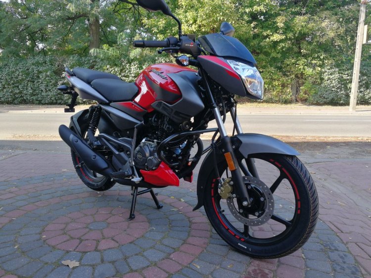 New Bajaj Pulsar Ns125 Live Images Right Front Quarter