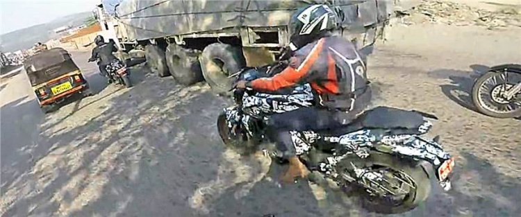 Bajaj Dominar 400 Facelift Spied Testing