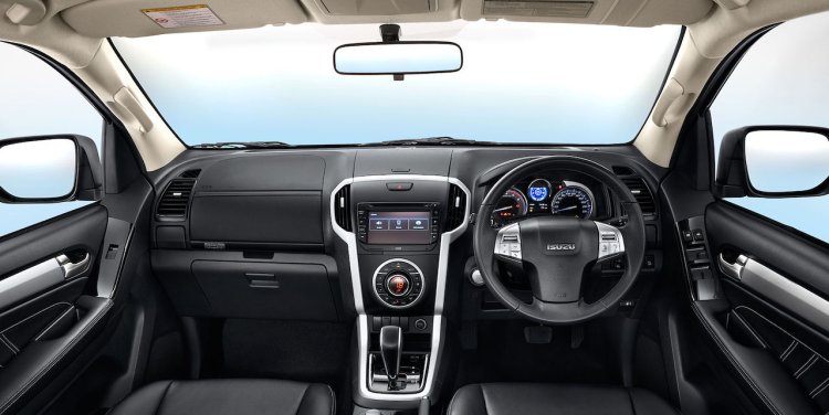 Facelifted Isuzu Mu X Interior