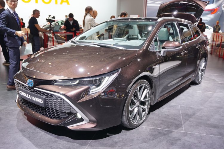 2018 Paris Motor Show Images 2019 Toyota Corolla touring sports