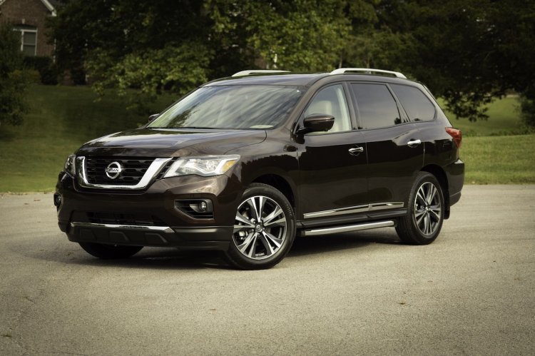 2019 Nissan Pathfinder Front Three Quarters