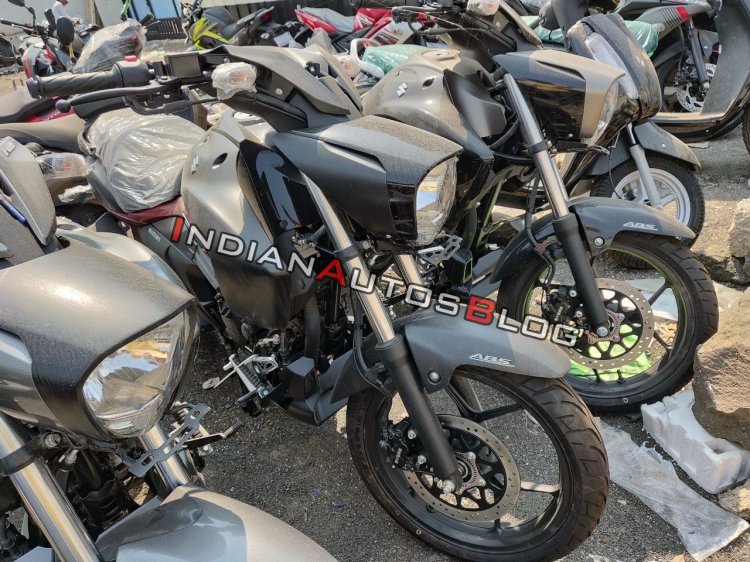 Suzuki Intruder Sp Live Images Right Front Quarter