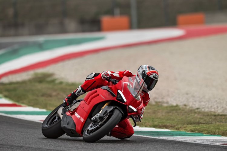 2019 Ducati Panigale V4 R Action Shots 9