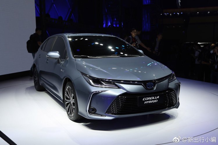 2020 Toyota Corolla Hybrid Sedan Front Three Quart