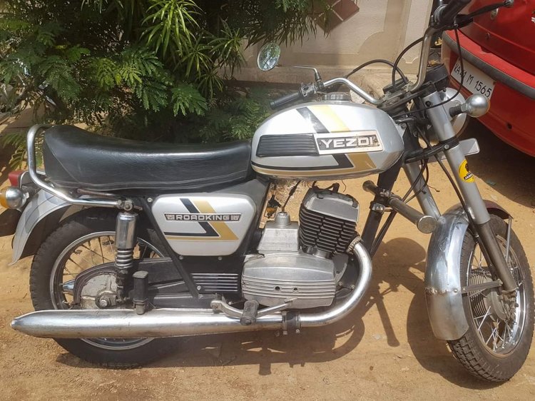Yezdi Roadking 250 By Vishal Agarwal Right Side 2