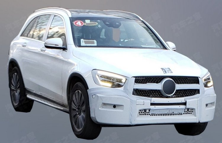 2019 Mercedes Glc Facelift Front Three Quarters Ri