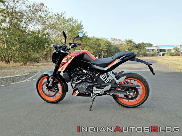 Ktm 125 Duke Abs Review Still Shots Left Side