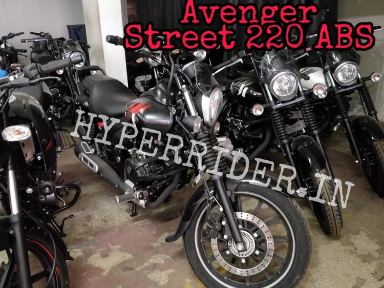 Bajaj Avenger 220 Street Abs Spied At Dealership