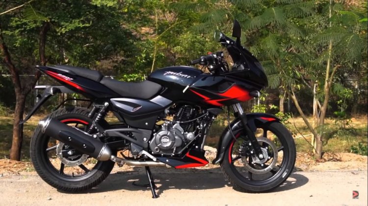Here s the first Youtuber review of 2021 Bajaj Pulsar 220F 