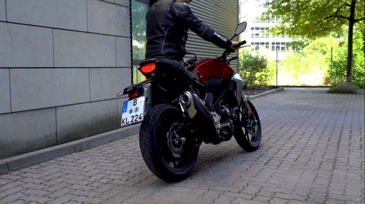 Honda Cb300r Exhaust Note Feature Image Right Rear
