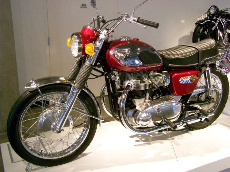 1967 Kawasaki W1ss Left Front Quarter