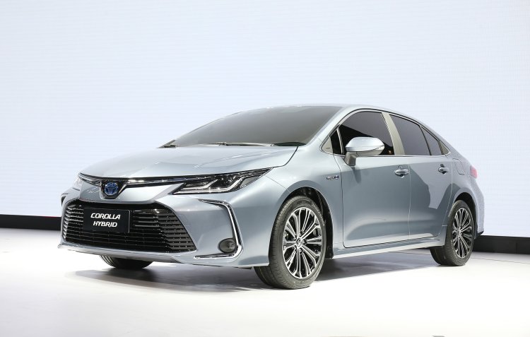 2020 Toyota Corolla Prestige Front Three Quarters