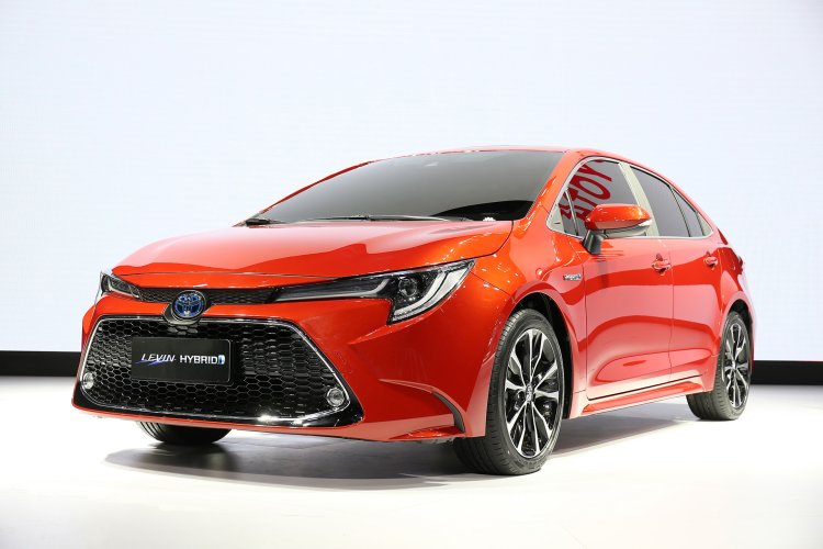 2020 Toyota Corolla Sporty Front Three Quarters Le