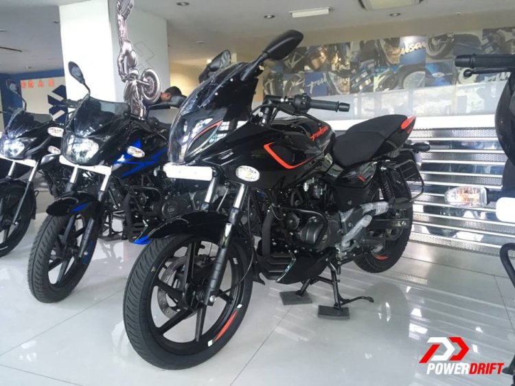 Bajaj Pulsar 180f At Dealership Left Front Quarter