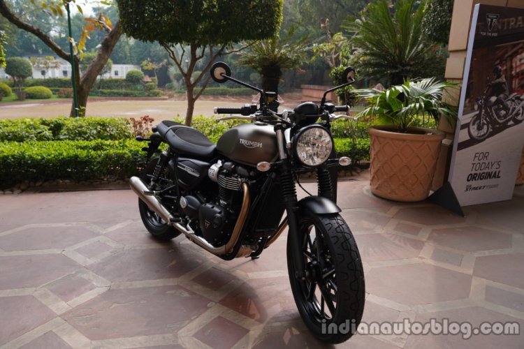 2019 Triumph Street Twin India Launch Right Front