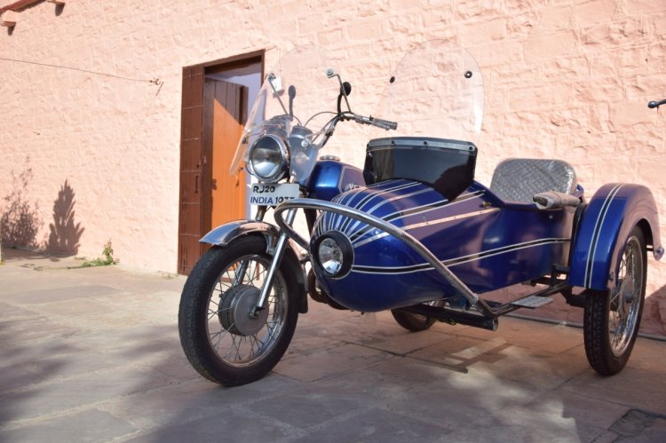 Yezdi Classic 175 With Custom Sidecar Left Front Q