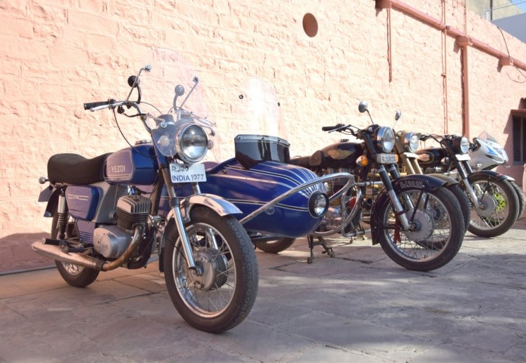 Yezdi Classic 175 With Custom Sidecar Right Front