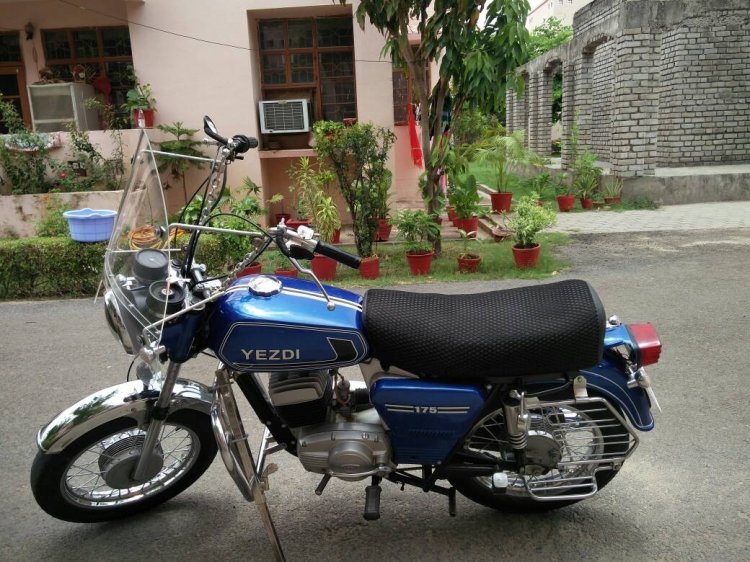 Yezdi Classic 175 Without Custom Sidecar Right Sid