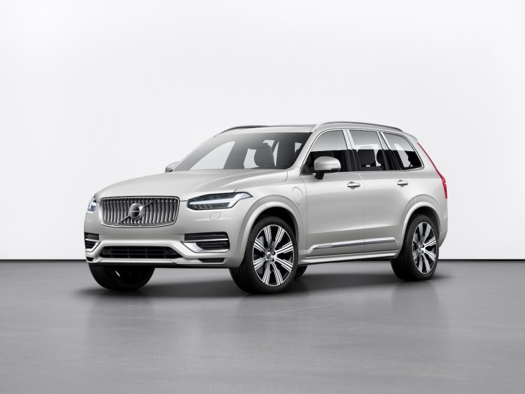 New Volvo Xc90 Facelift Front Three Quarters