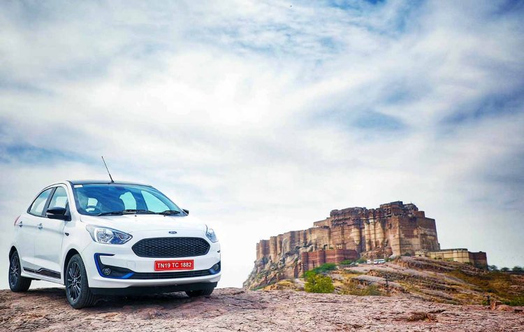 2019 Ford Figo Blue Images Front Three Quarters