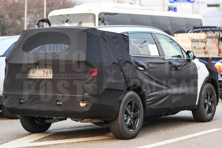 Next Gen Kia Sorento Spy Image Rear Three Quarters
