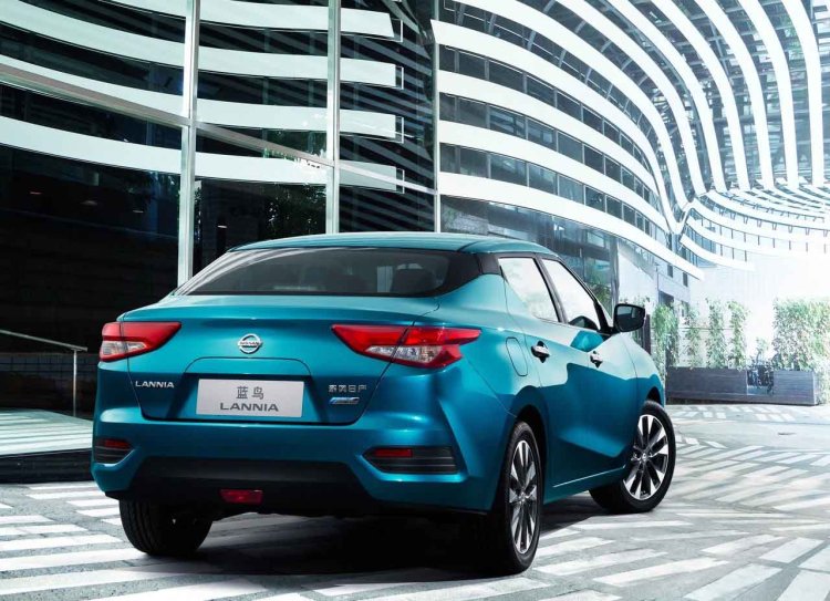 2016 Nissan Lannia Rear Three Quarters Image