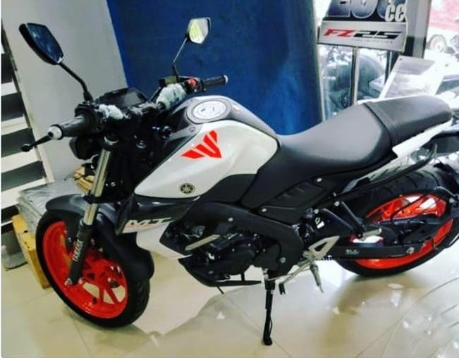 Yamaha Mt 15 White With Orange Rims