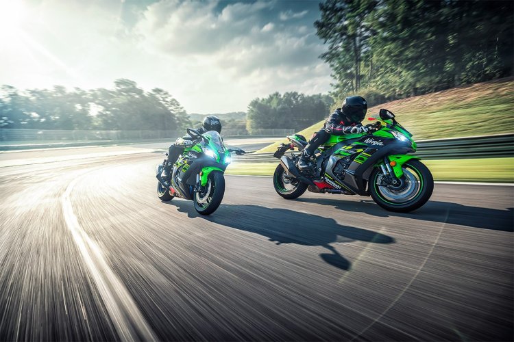 2020 Kawasaki Ninja Zx 10r Action Shots Right Fron
