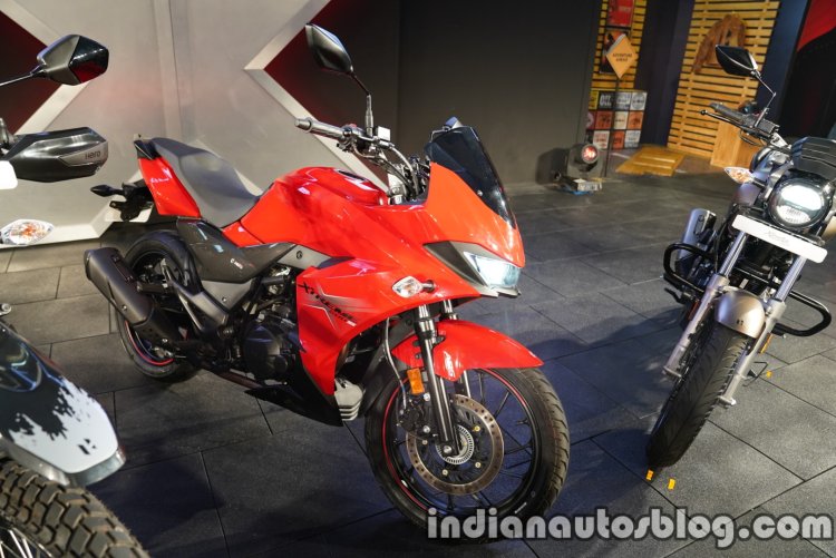 Hero Xtreme 200s India Launch Front Right Quarter