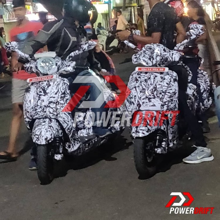 Bajaj Urbanite Scooter Front