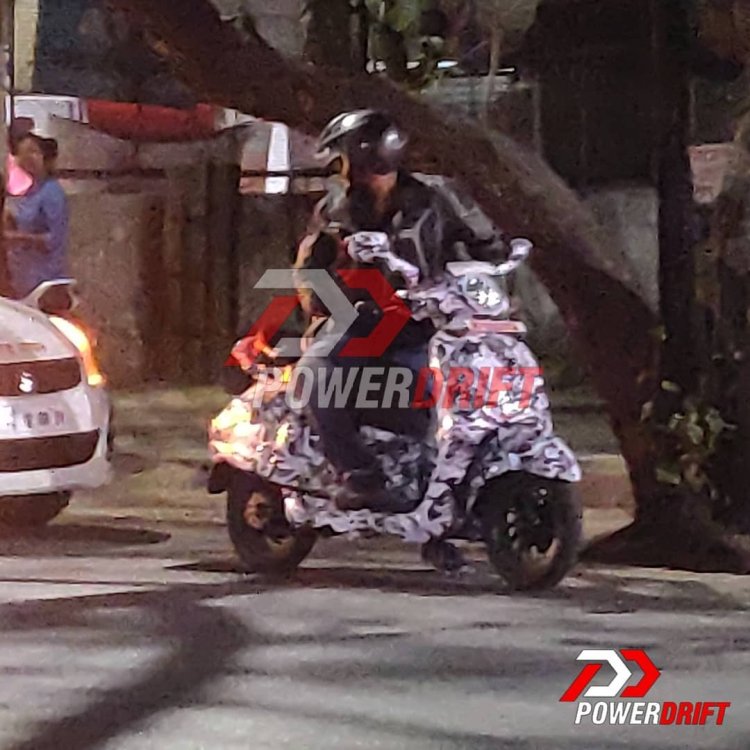 Bajaj Urbanite Scooter Right Front Quarter
