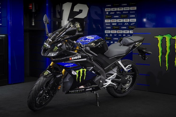 Yamaha Yzf R125 Monster Energy Version side look