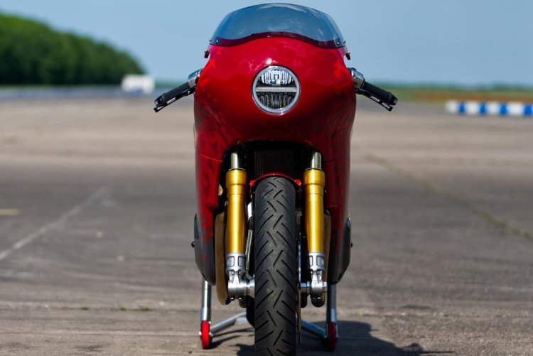 Modified Royal Enfield Continental Gt650 Front