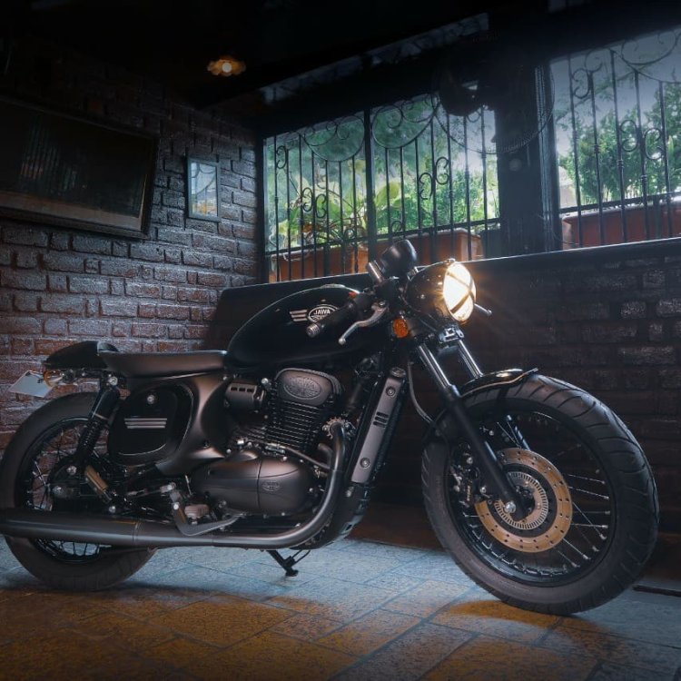 Jawa Forty Two Cafe Racer Right Front Quarter