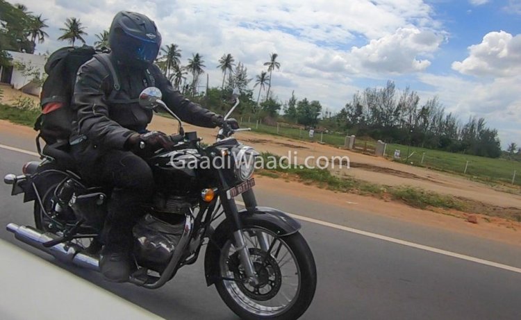 2020 Royal Enfield Classic Spied Right Front Quart
