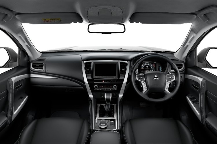 Mitsubishi Pajero Interior 1
