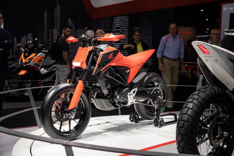 Honda Cb125m Concept At Eicma 2018 Unveil Front Th