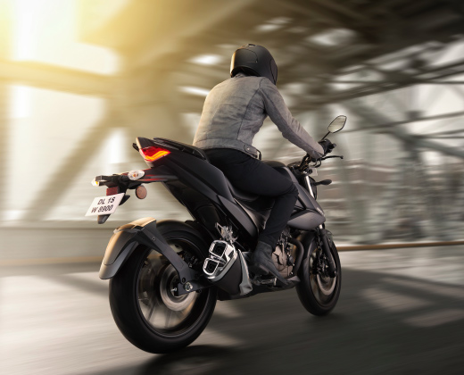 Suzuki Gixxer 250 Banner Right Rear Quarter