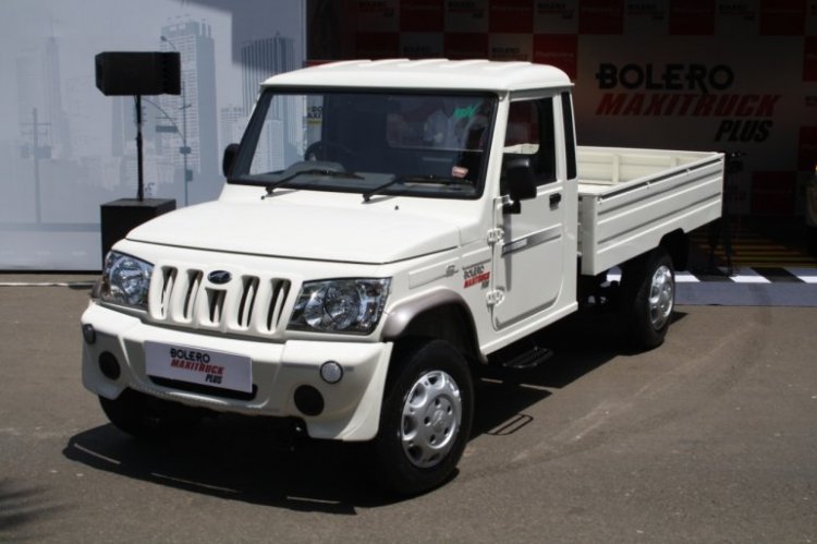 Mahindra Bolero Maxi Truck Plus White Front