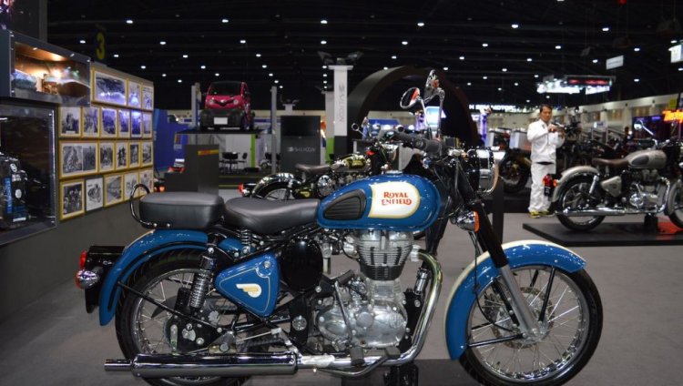 Royal Enfield Classic 500 Lagoon Right Side At 201