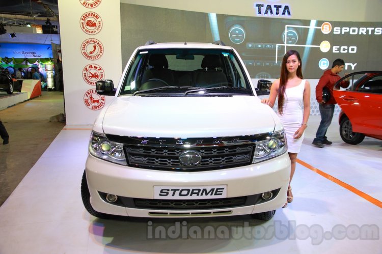 2015 Tata Safari Storme Facelift Front At The 2015