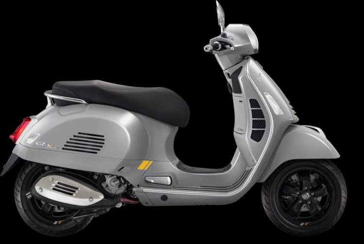 Range Topping Vespa Gst 300 Supertech Hpe Launched In