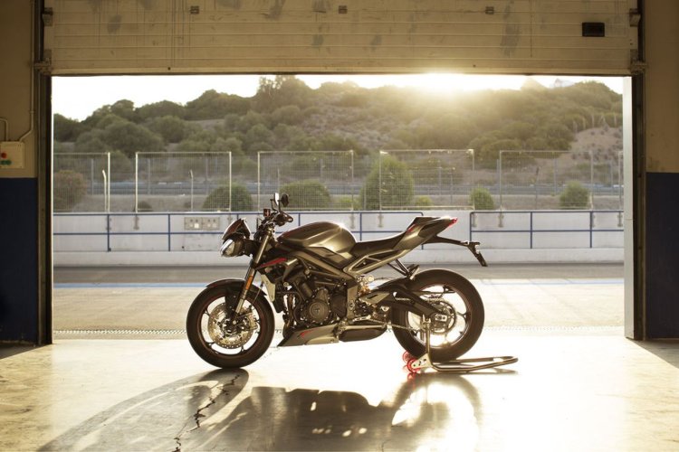 2020 Triumph Street Triple Rs Static Shots Left Si