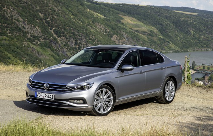 New Vw Passat Facelift Front Three Quarters