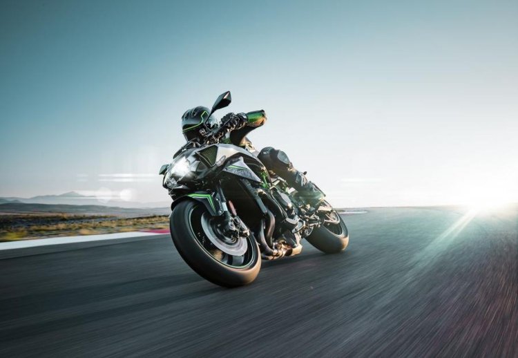 2020 Kawasaki Z H2 Riding Shot Left Front Quarter