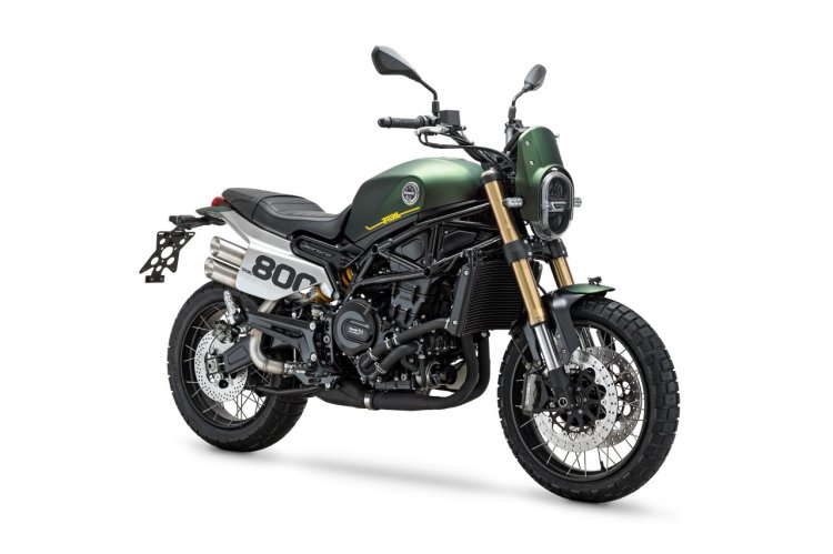 Benelli Leoncino 800 Trail Right Front Quarter