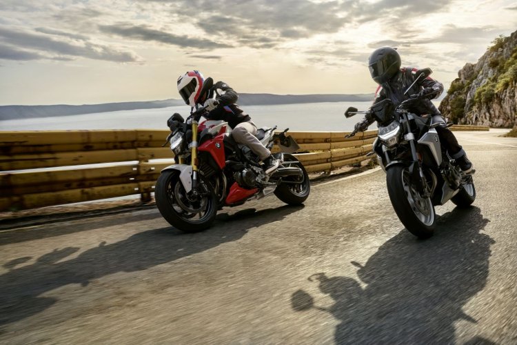 Bmw F 900 R Press Images Action Shot Left Front Qu